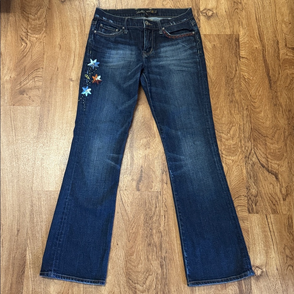 Excellent Lucky Brand Sweet-N-Low Mid Rise Slight Flare Jeans. 27/4R.
